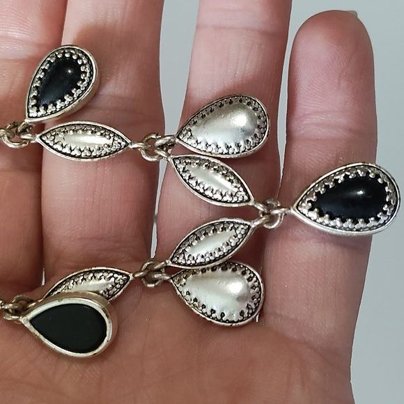 VINTAGE SILVER-TONE AND BLACK GLASS 16 -18" NECKLACE & LEVERBACK 2" EARRINGS SET - Picture 2 of 10